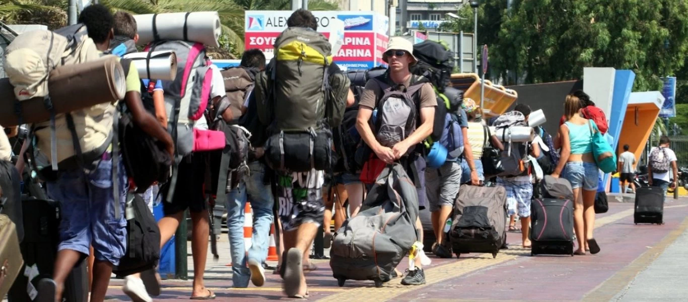 Fitch: Ο τουρισμός αναμένεται να επιστρέψει στα κανονικά του επίπεδα το 2024